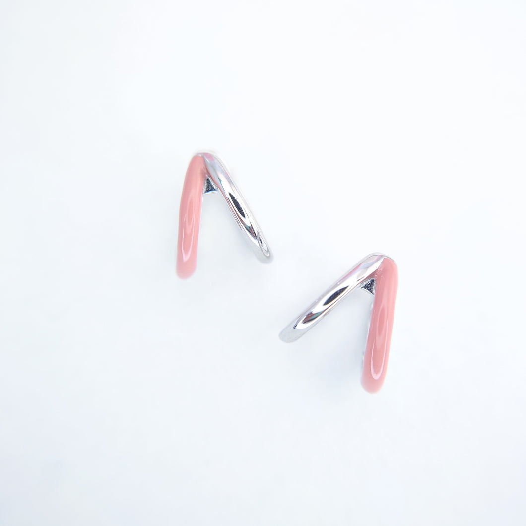 Enamel V shape Earrings 2